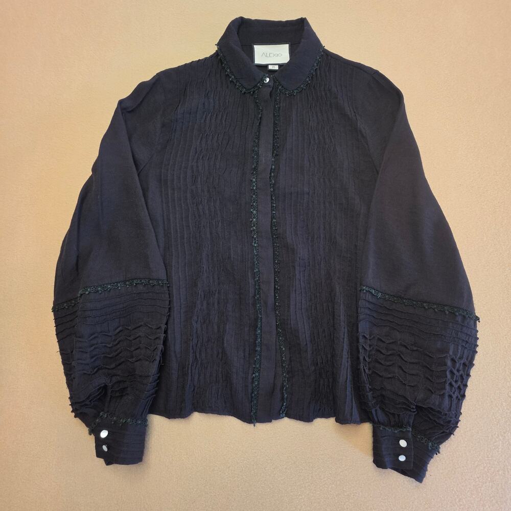 ALEXIS Black Pleated Pintuck Button Blouse Smocked Long-Sleeves Sz Medium